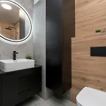 Nowoczesny Z Dwoma Balkonami W Centrum Miasta By Renters Lodz