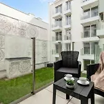 Nowoczesny Z Dwoma Balkonami W Centrum Miasta By Renters Apartment