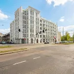 Nowoczesny Z Dwoma Balkonami W Centrum Miasta By Renters