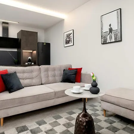 Nowoczesny Z Dwoma Balkonami W Centrum Miasta By Renters وودج