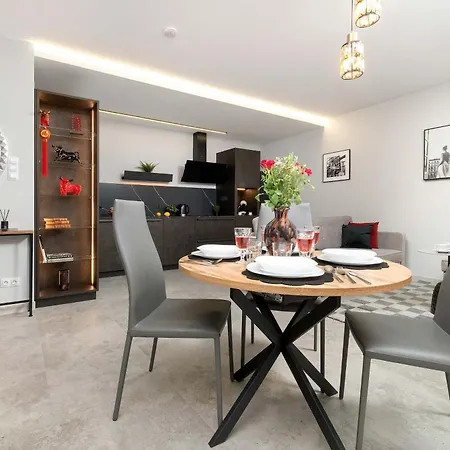 شقة Nowoczesny Z Dwoma Balkonami W Centrum Miasta By Renters *
