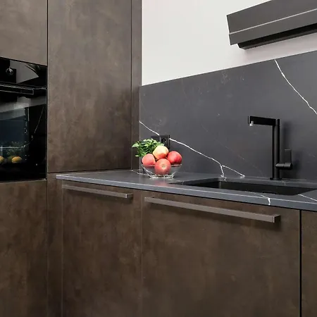 Nowoczesny Z Dwoma Balkonami W Centrum Miasta By Renters