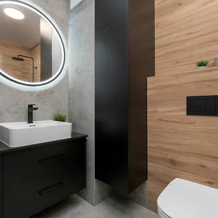Nowoczesny Z Dwoma Balkonami W Centrum Miasta By Renters Лодзь