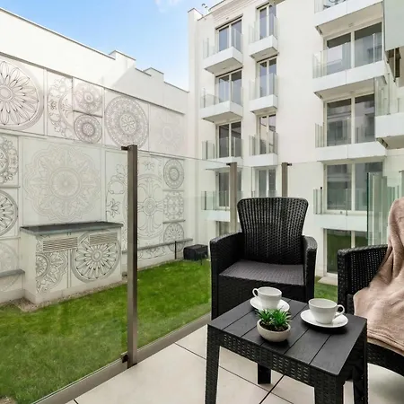 Nowoczesny Z Dwoma Balkonami W Centrum Miasta By Renters Апартаменты