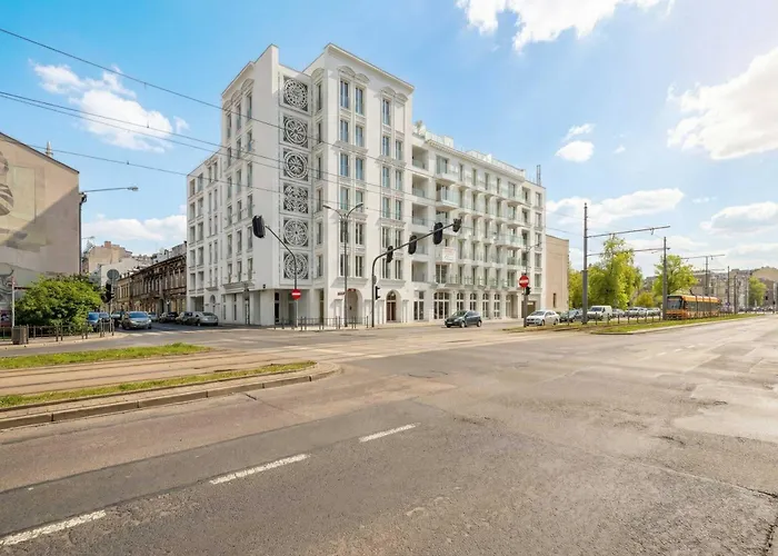 Nowoczesny Z Dwoma Balkonami W Centrum Miasta By Renters